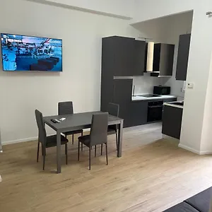 Ampio Bilocale Zona Navigli Appartement Milan